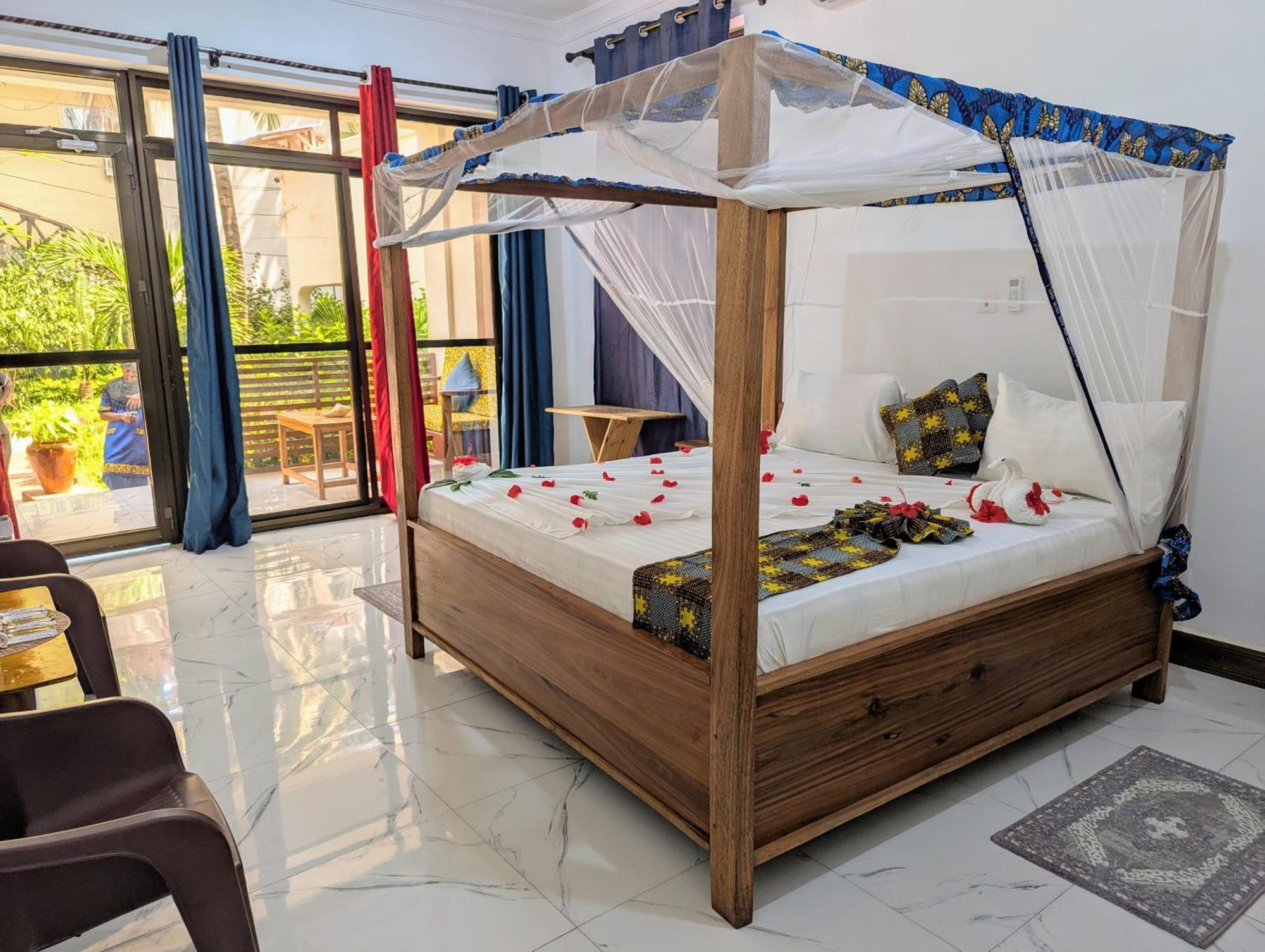 Blue Tides Hotel Nungwi Buitenkant foto