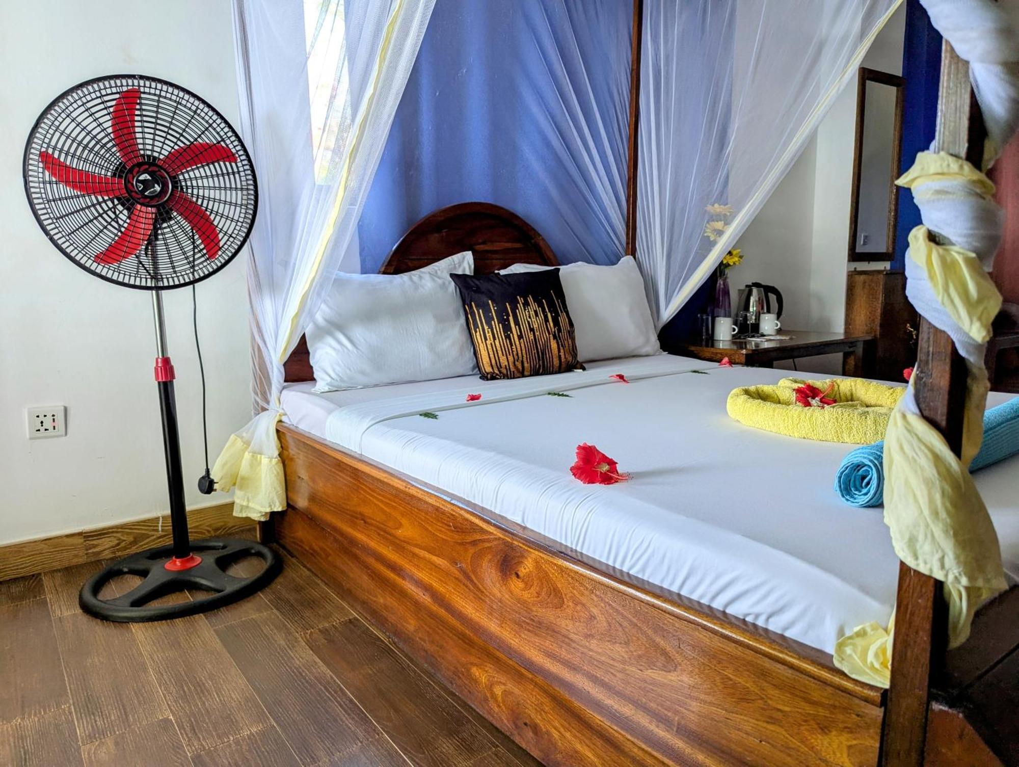 Blue Tides Hotel Nungwi Buitenkant foto