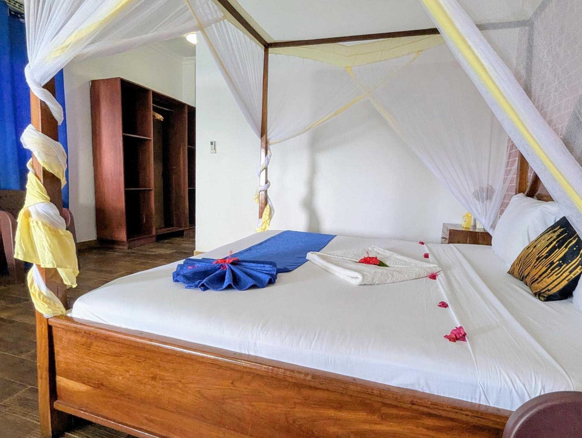 Blue Tides Hotel Nungwi Buitenkant foto