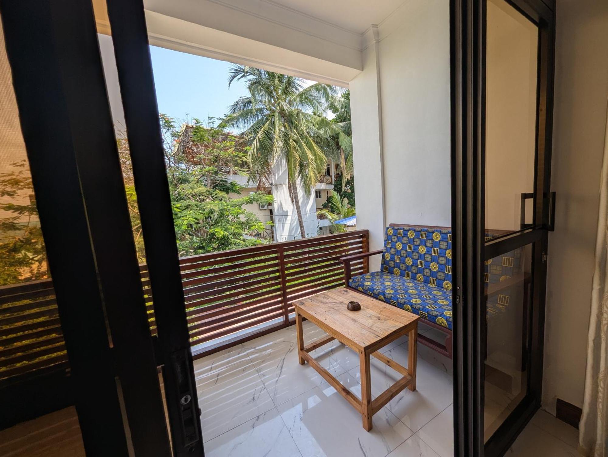 Blue Tides Hotel Nungwi Buitenkant foto