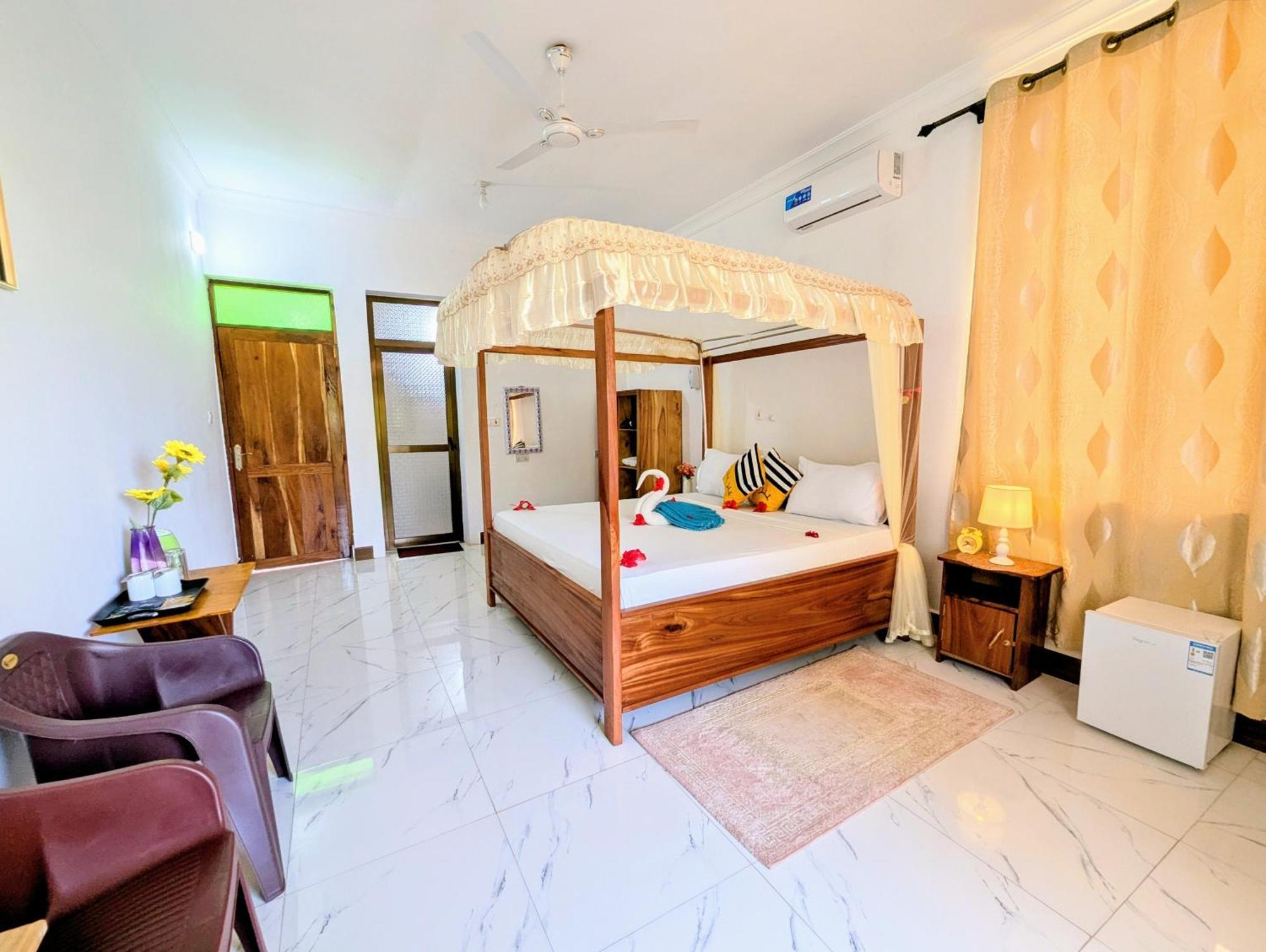 Blue Tides Hotel Nungwi Buitenkant foto