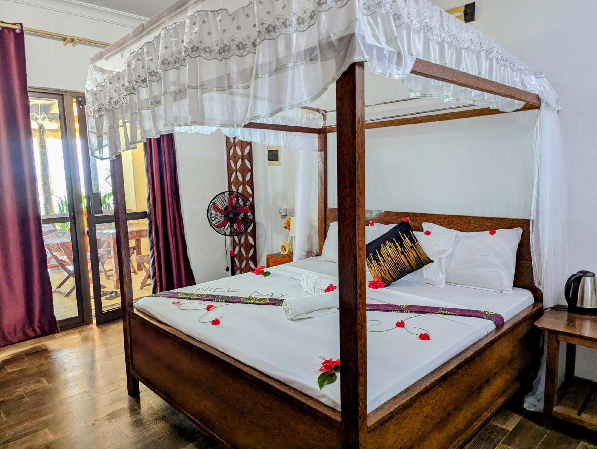 Blue Tides Hotel Nungwi Buitenkant foto